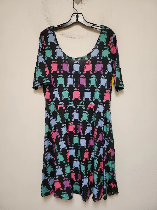 Dress Casual Short By Walt Disney In Multi-colored, Size: L