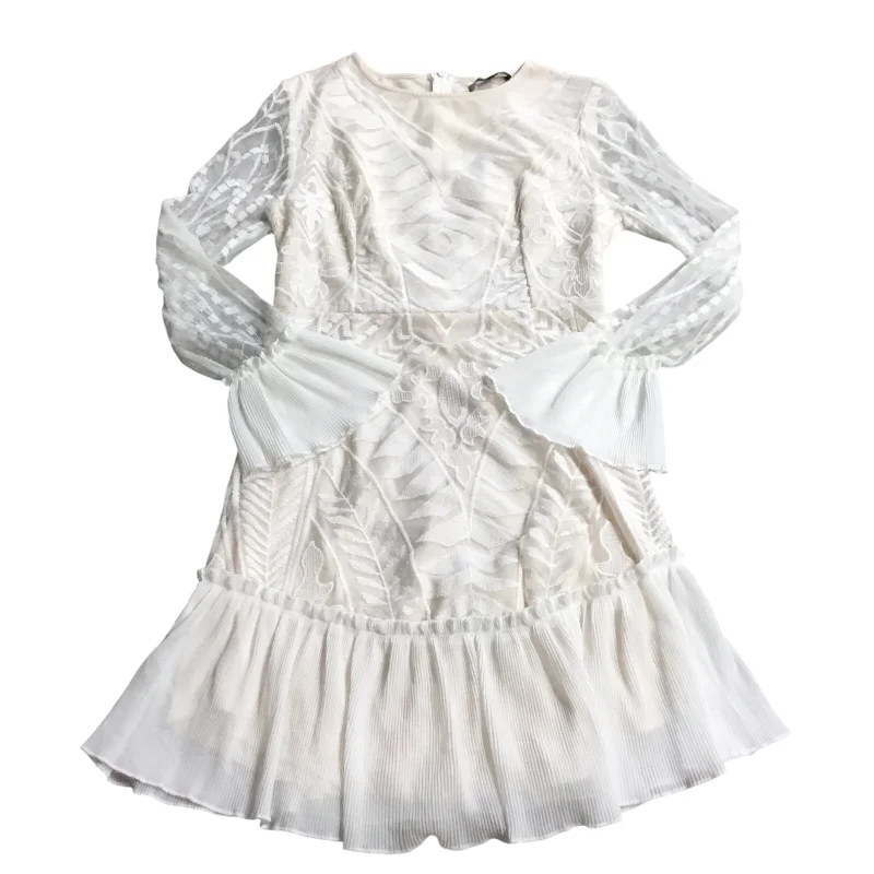 Dress Casual Short By Clothes Mentor In White, Size: L